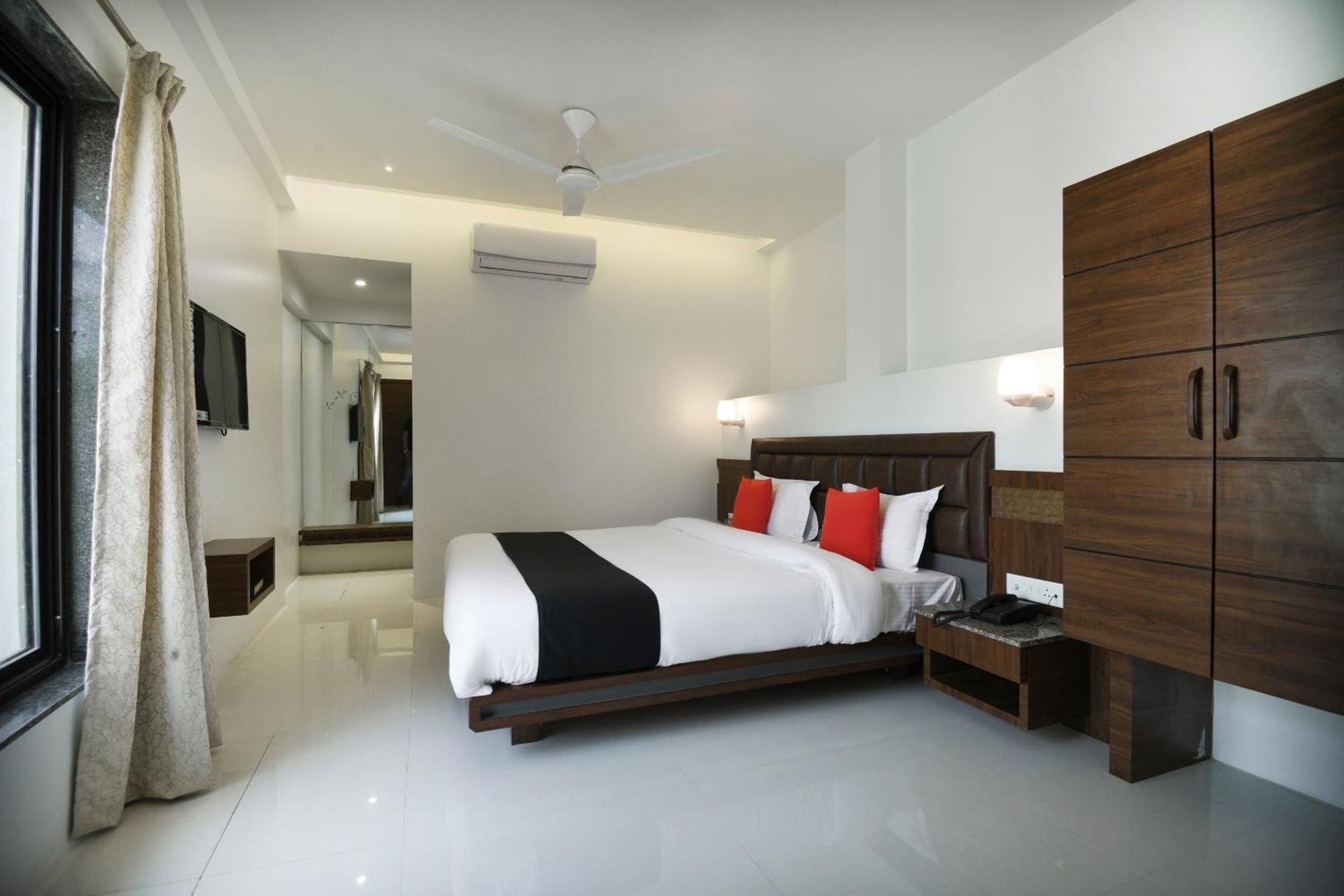 Oyo Flagship Hotel Shreeyash Executive Mangvadi Exterior photo